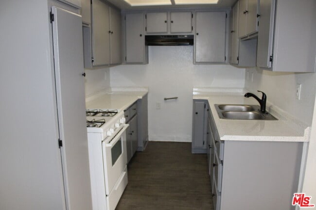 Building Photo - 12100 Birch Ave