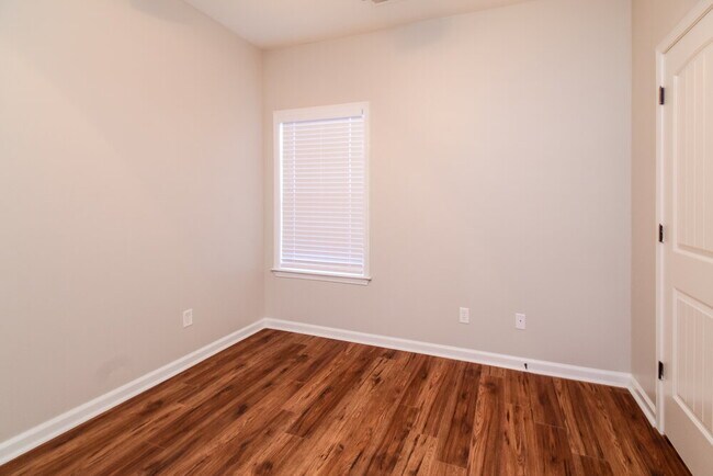 Building Photo - 6213 Arlington Ln