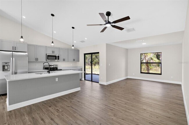 Building Photo - 20412 Elrose Ave