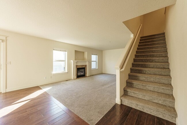 Building Photo - $1000 OFF MOVE IN SPECIAL - 4 Bedroom 2.5 ...