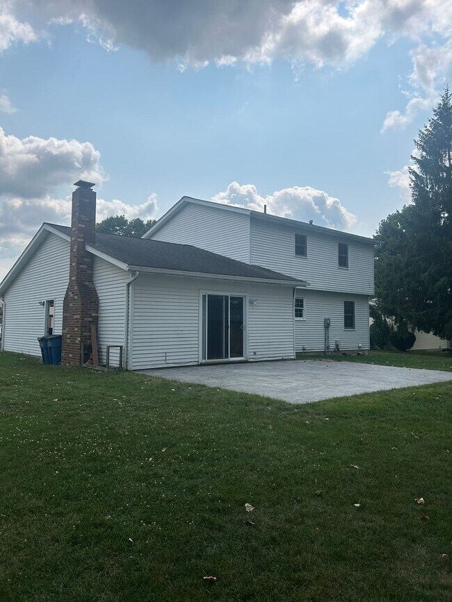 Building Photo - 3 Bedroom Stone Facade Colonial with 2 Car Attached Garage  in Strongsville