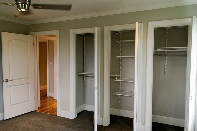 Building Photo - 5545 Navarro St