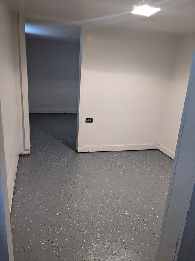 Building Photo - Cute 1 bedroom house! Located near Ta Ha Zouka Park!  Bonita casa de 1 dormitorio. ¡Ubicada cerca...