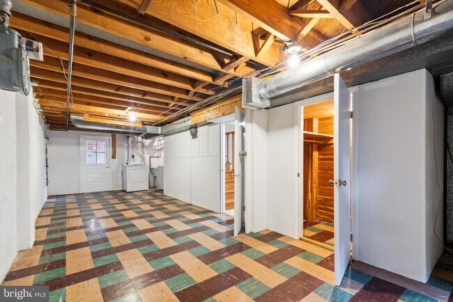 Building Photo - 9923 Mayfield Dr