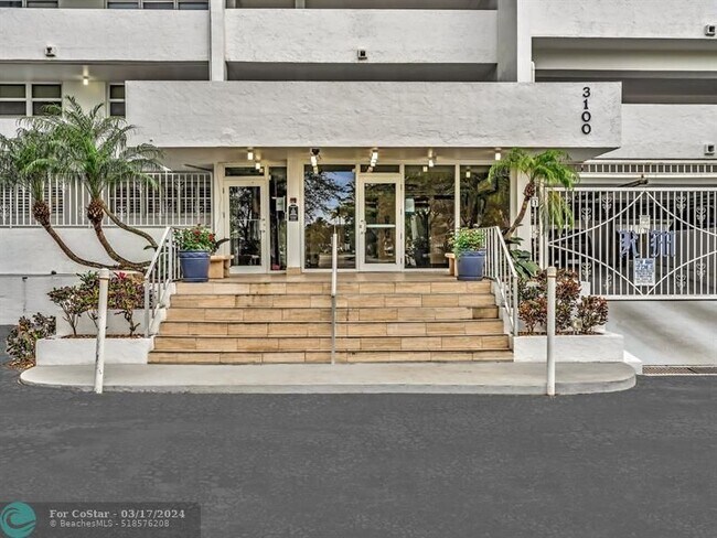 Building Photo - 3100 NE 49th St