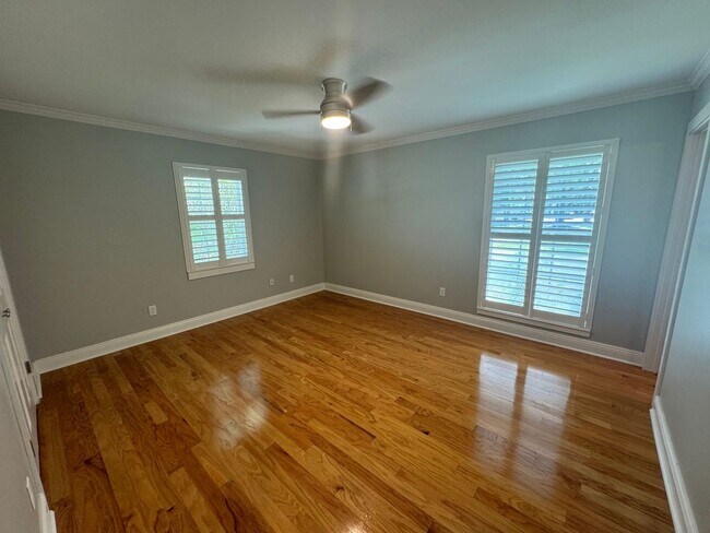 Building Photo - Gulf Breeze Proper - 5 bedroom, 3.5 bathro...