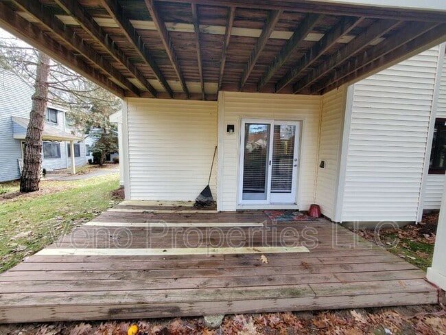 Building Photo - 111 Yorktown Dr