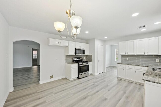 Building Photo - 2707 Shawna Lyn Dr