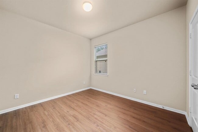 Building Photo - 25426 Saddlebrook Champion Way