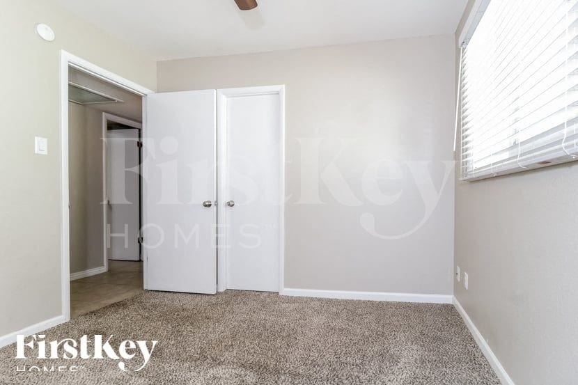 Building Photo - 6836 S Terrace Rd