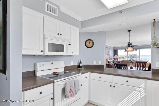 Building Photo - 6061 N River Run Dr