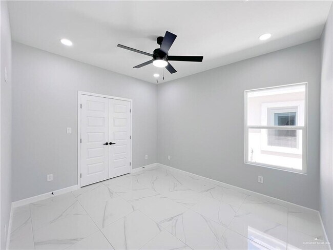 Building Photo - 913 N Woodson Ave