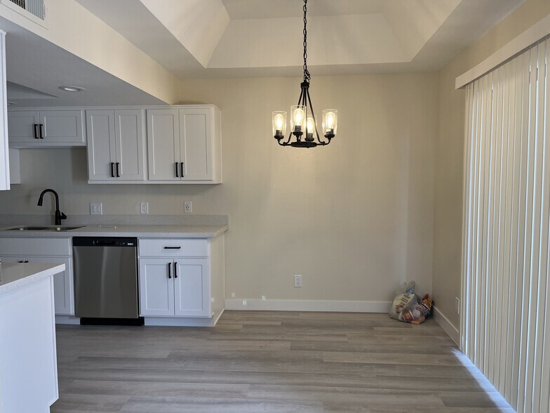Building Photo - 2959 N 68th Pl