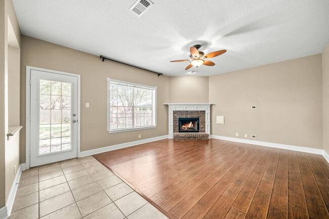 Building Photo - Spacious 4-Bed Home with Island Kitchen, Fireplace & Fenced Yard in San Antonio – 2,143 Sq Ft