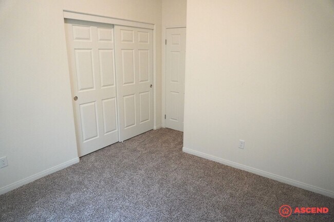 Building Photo - Beautiful Home Located in the Southeast!