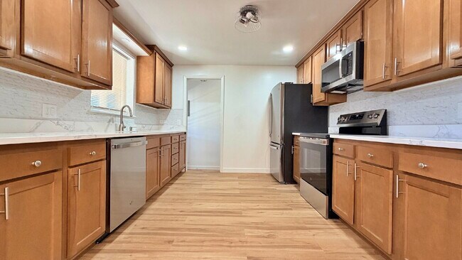 Building Photo - FANTASTIC REMODELED 3 Bed 2 Bath Home in Strayer & Shephards Park Hill Brand New Flooring New Car...