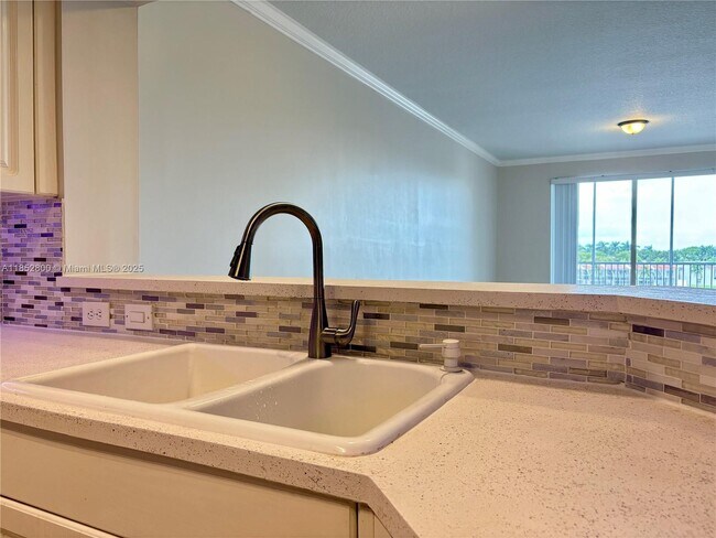 Building Photo - 10730 NW 66th St