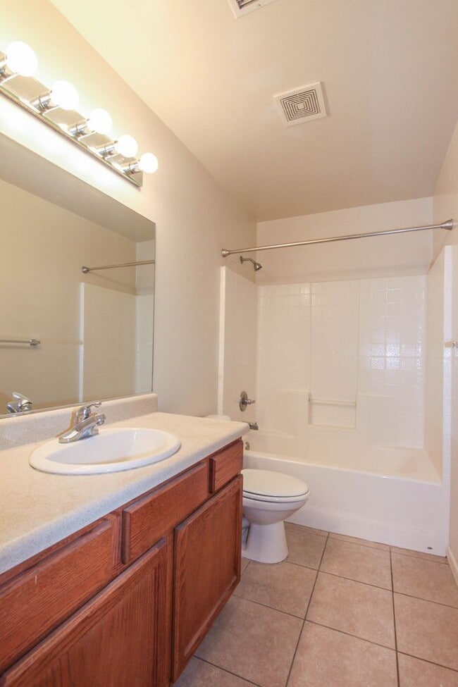 Building Photo - 8135 E Ashley Dr