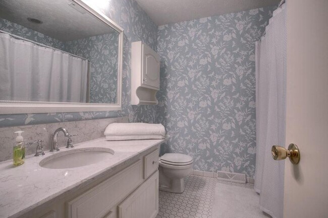 Building Photo - 307 Marian Ave