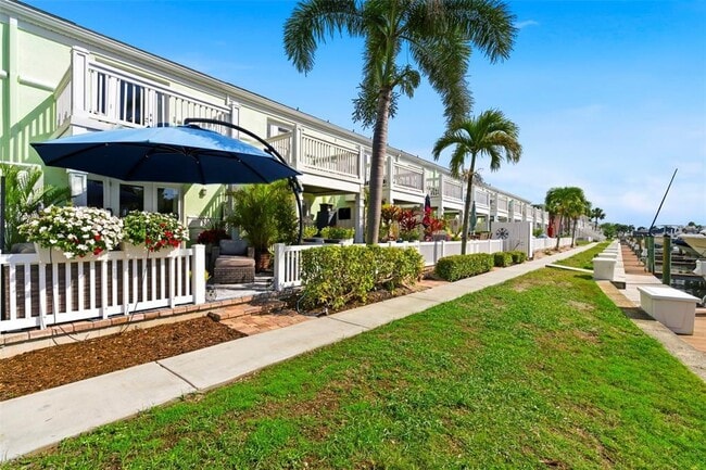 Building Photo - 4751 Coquina Key Dr SE