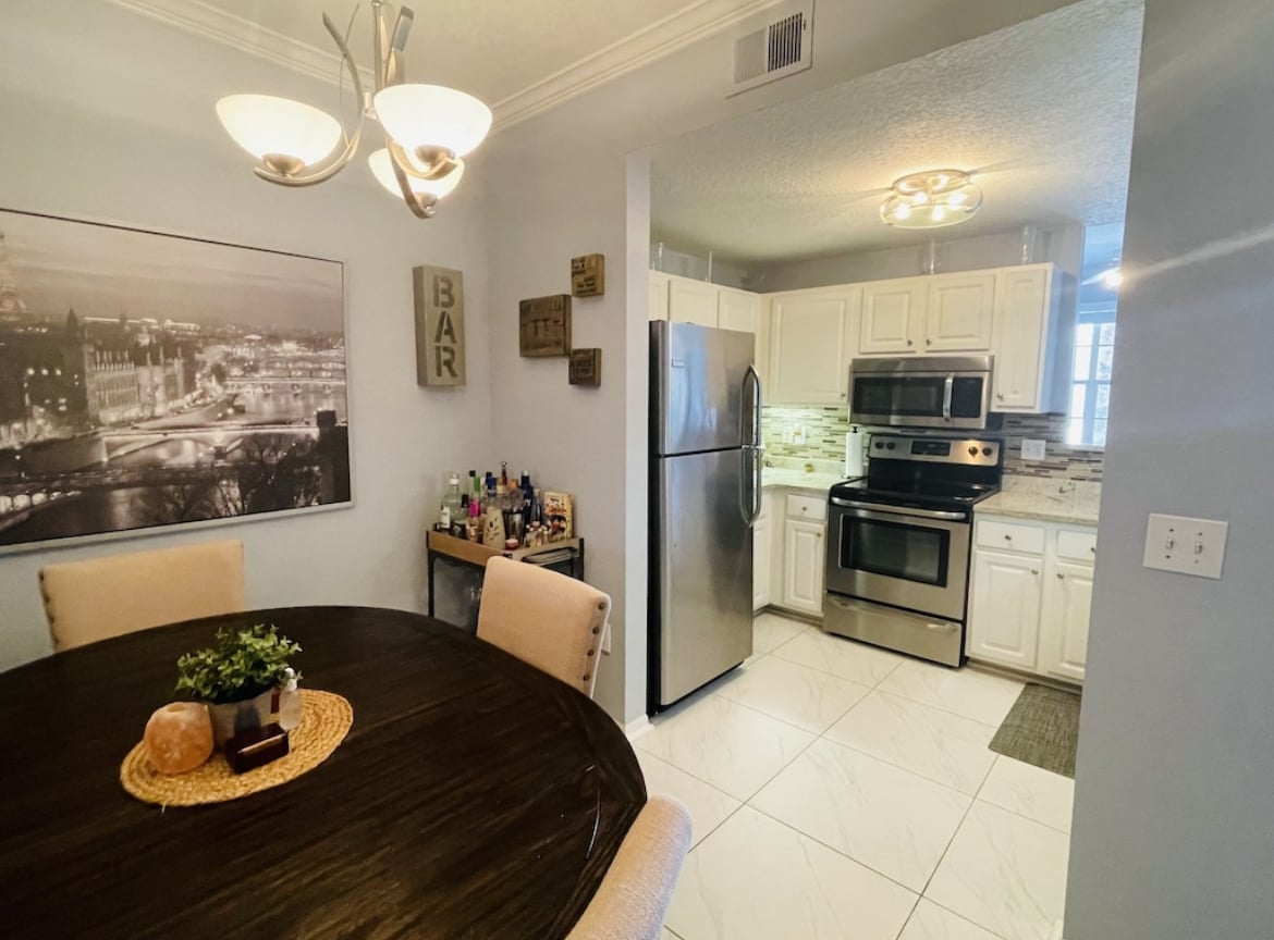 Building Photo - 501 Knights Run Ave