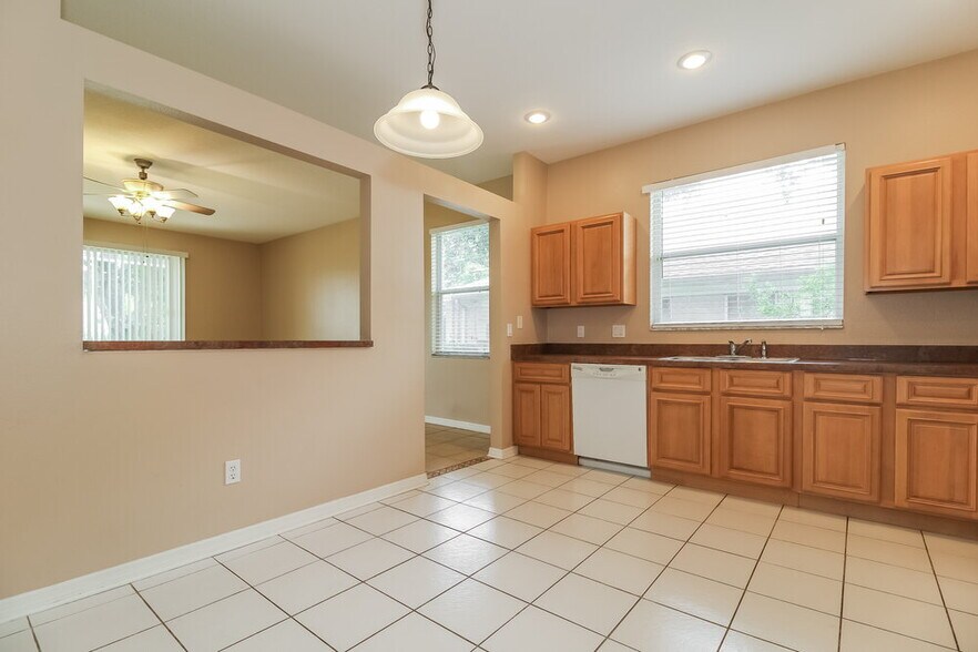 Building Photo - 5512 Terrain De Golf Dr