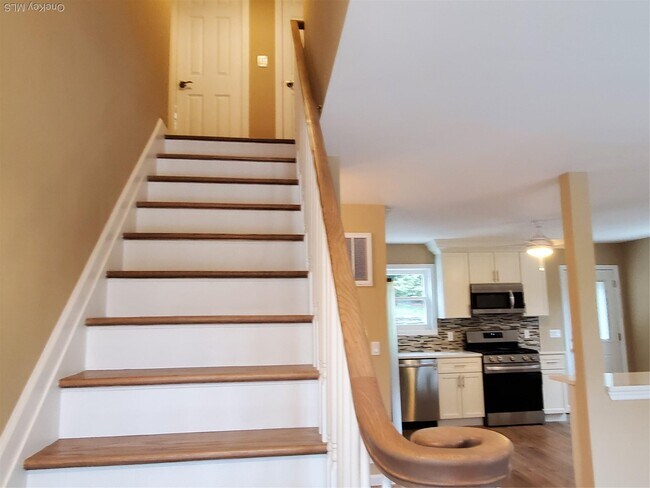 Building Photo - 128 Bayville Ave