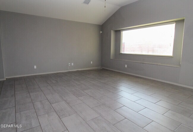 Building Photo - 12741 Tre Maximiliano Ave