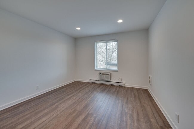 Building Photo - 2601 Hillsboro Pike