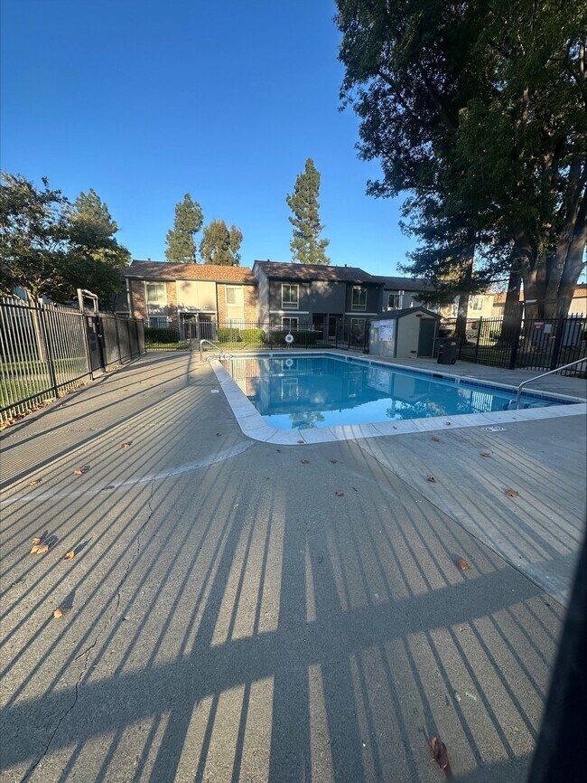 Building Photo - 3540 Northwood Dr.