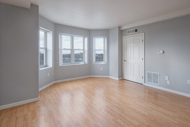 Building Photo - 1 Cityview Ln