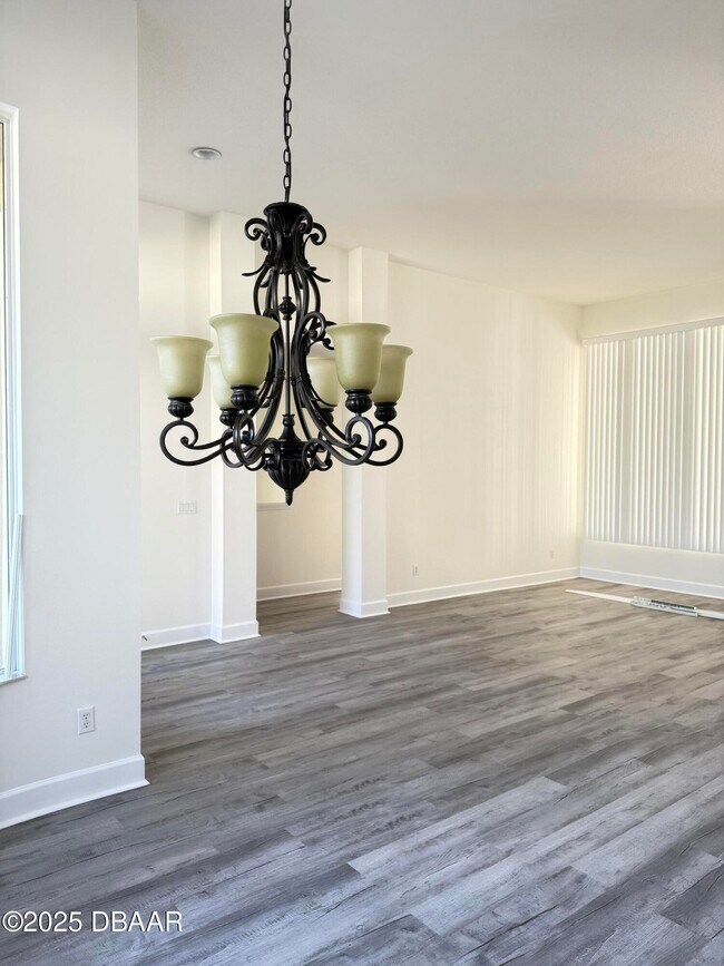 Building Photo - 14 Deep Woods Way