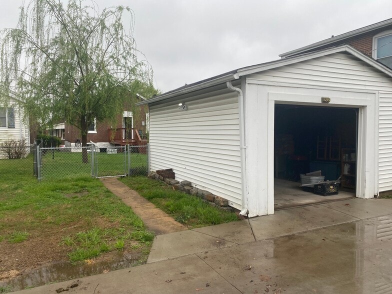 Building Photo - 4441 Ellenwood Ave