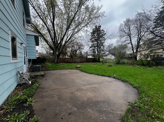 Building Photo - 7725 Tessman Dr