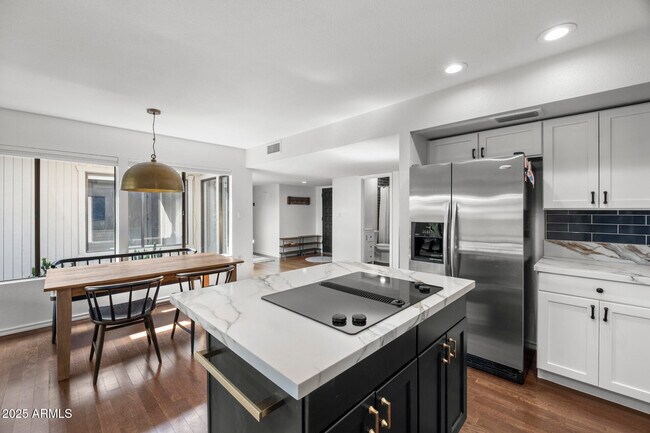 Building Photo - 8649 N Willowrain Ct