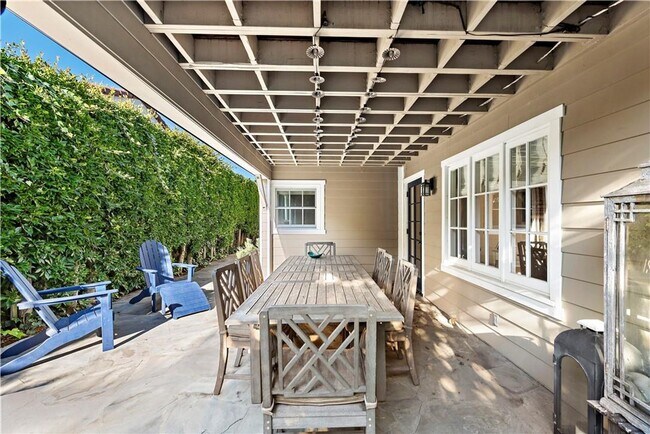 Building Photo - Woods Cove Beach House