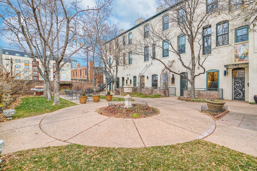 Building Photo - 2193 Arapahoe St