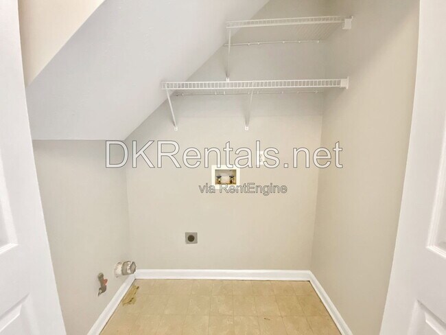 Building Photo - 2743 Lake Park Ridge W