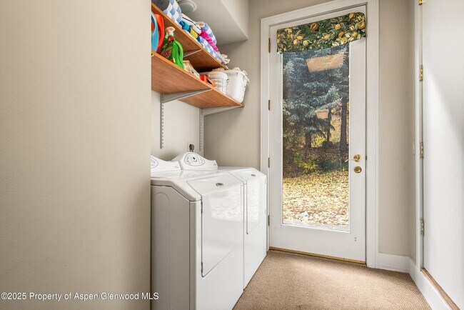 Building Photo - 431 W Hopkins Ave