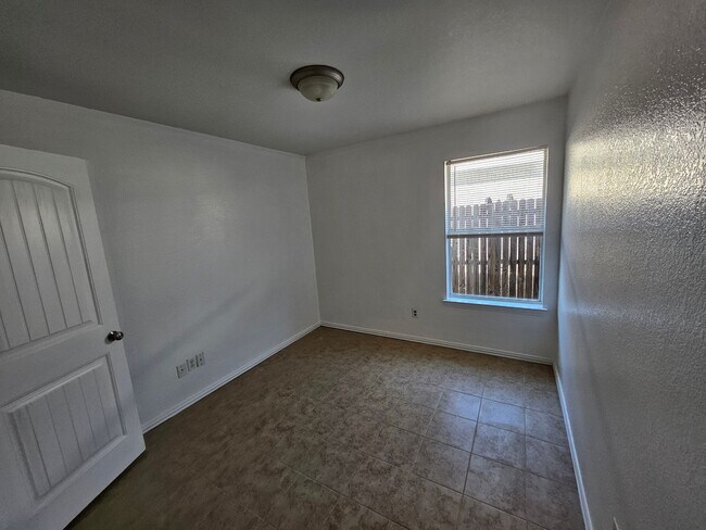 Building Photo - 3108 Lincoln Ave