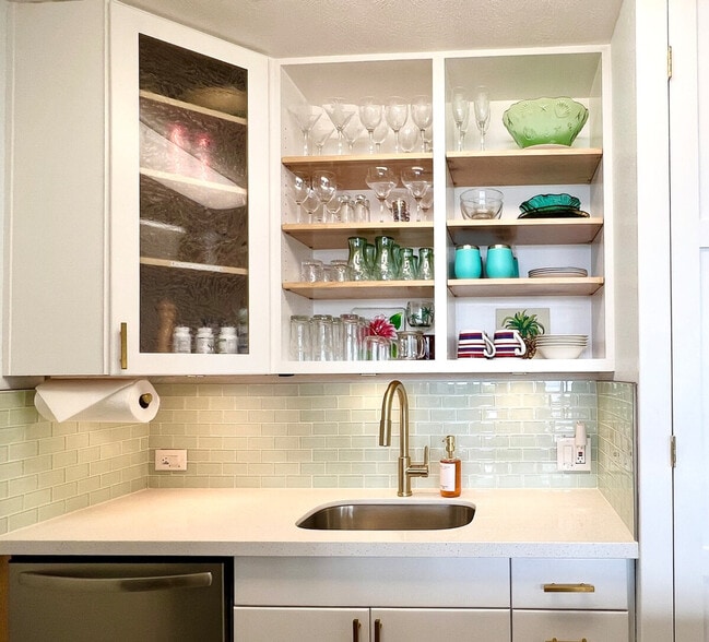 Building Photo - 190 Hauoli St