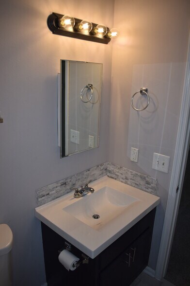 Building Photo - 610 River Rouge Dr