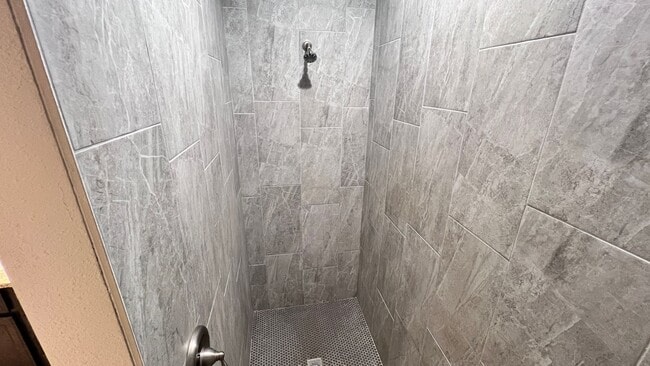 Building Photo - Beautiful 3 Bedroom, 2 Bathroom Home in Pa...