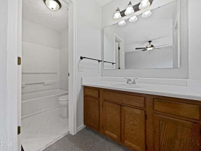 Building Photo - 1295 Arailia Dr