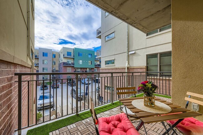 Building Photo - Exquisite Peloton Studio w/ Large Balcony - All the Amenities