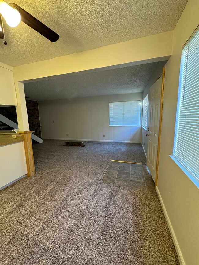 Building Photo - 2 Bedroom condo in Auburn! Walk to everyth...