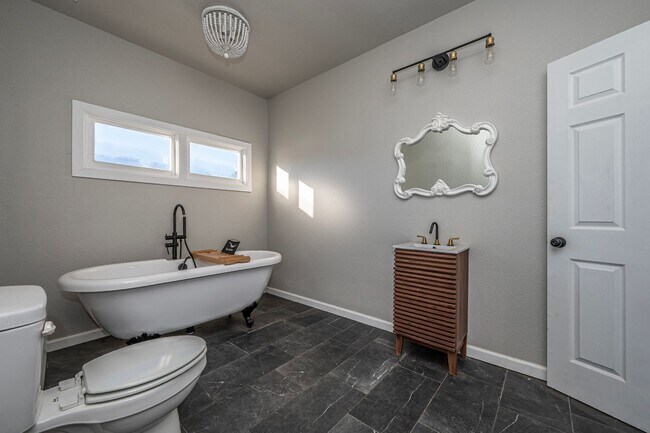 Building Photo - New 3 Bedroom 2 Bath on Stanley SW