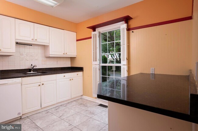 Building Photo - 12741 Turquoise Terrace