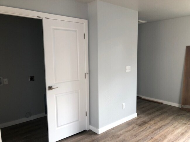 Building Photo - 220 Cheryl Ln