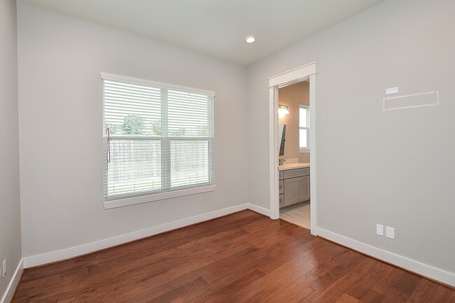 Building Photo - 18526 Bridgeway Ln